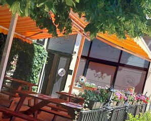 Escobar Bistro & Cafe