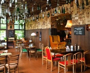 Lógó üveg kult kocsma