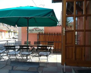 Mini Söröző és Apartmanház